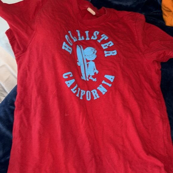 Vintage hollister t shirt, still like new!! - Picture 3 of 4